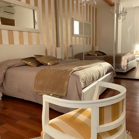 Palazzo Teatro Vecchio-holiday Suites Apartment *