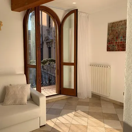 Palazzo Teatro Vecchio-holiday Suites Apartment Salo