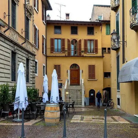 Apartment Palazzo Teatro Vecchio-holiday Suites