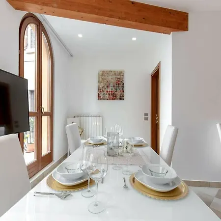 Palazzo Teatro Vecchio-holiday Suites *