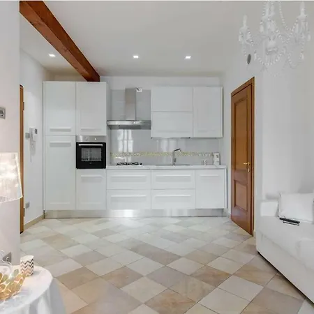 Palazzo Teatro Vecchio-holiday Suites Апартаменты *