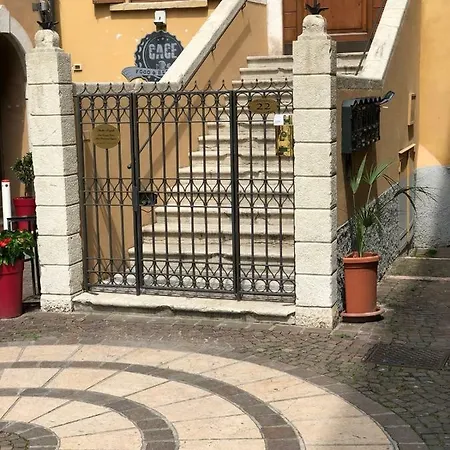 Palazzo Teatro Vecchio-holiday Suites Apartment